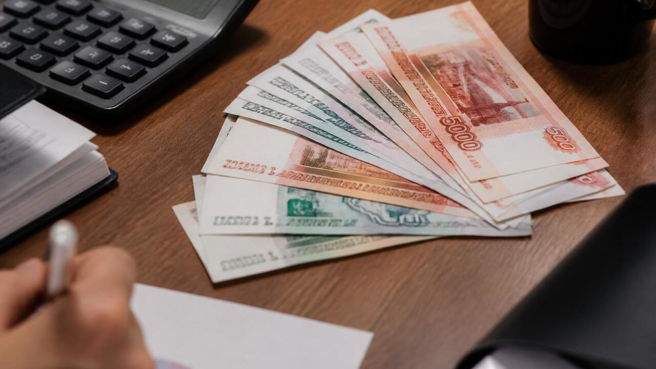 МРОТ в России с 2027 года вырастет до 28 935 рублей С 2027 года МРОТ в России вырастет на 1 842 руб...