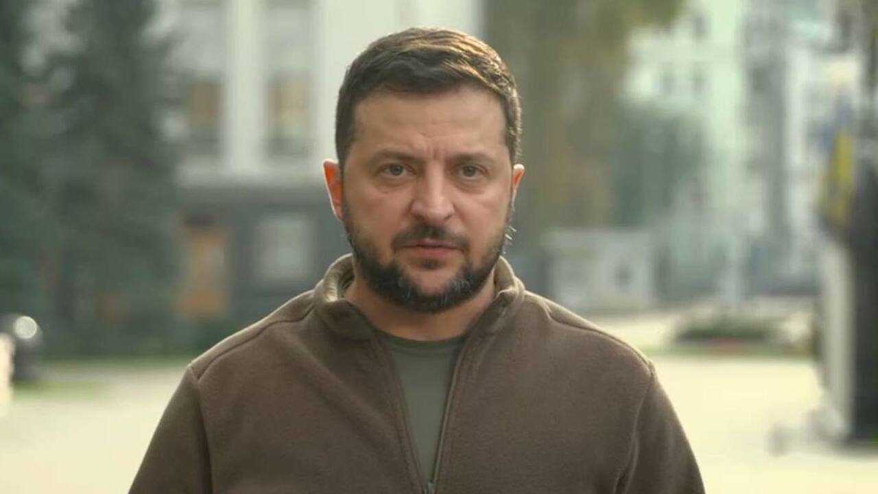 Зеленский обиделся на европейских политиков: он упомянул Россию и Красную площадь Зеленский обвинил европейских политиков в сабот...