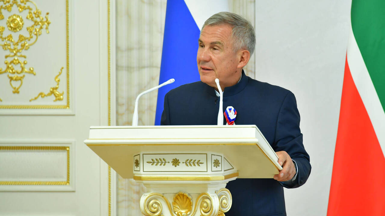 Минниханов выразил благодарность медикам в их профессиональный праздник Раис Татарстана Рустам Минниханов поздравил мед...
