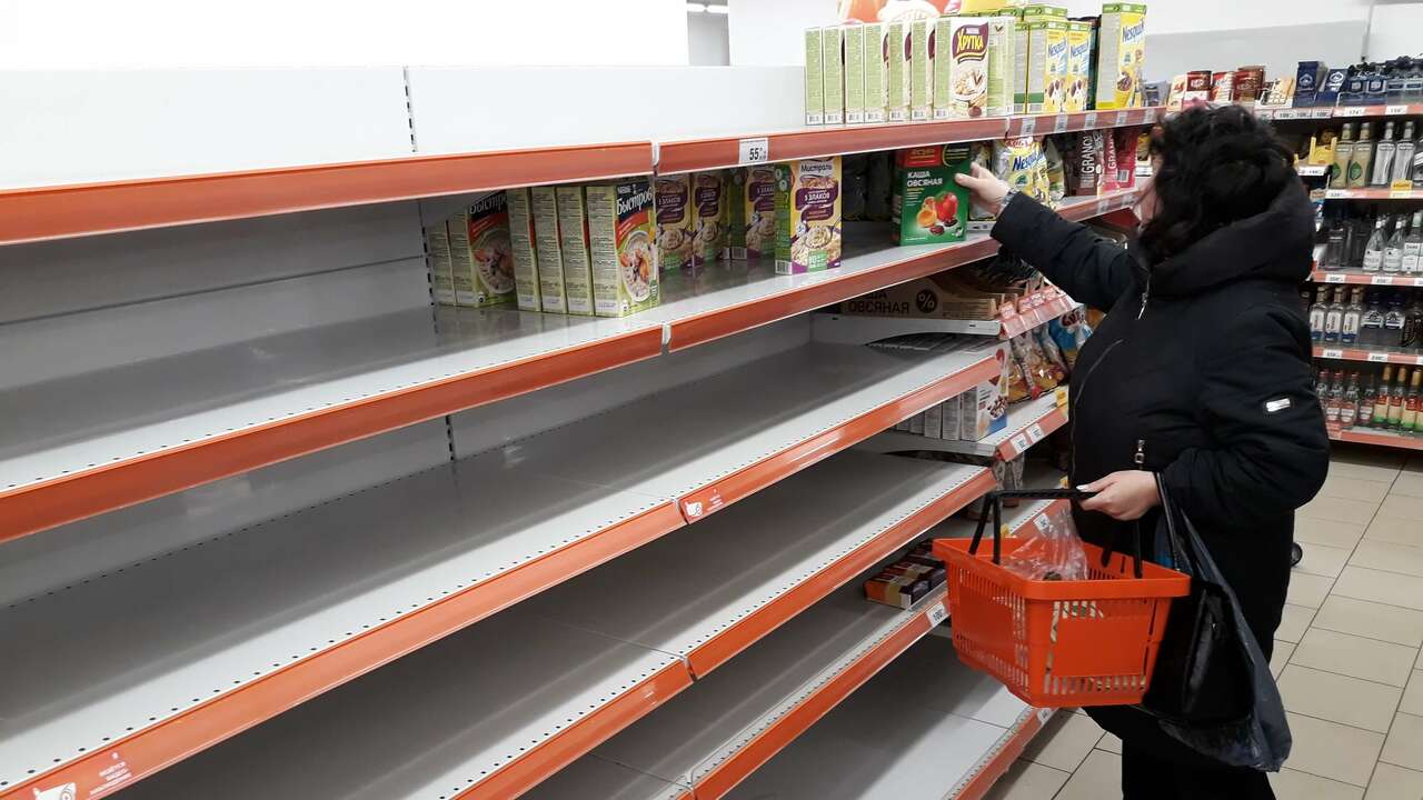 В российских "Пятёрочках" теперь есть код для "своих": чтобы нехило сэкономить, смотрите внимательно на эти мелкие буквы В торговых залах Санкт-Петербурга функционирует...