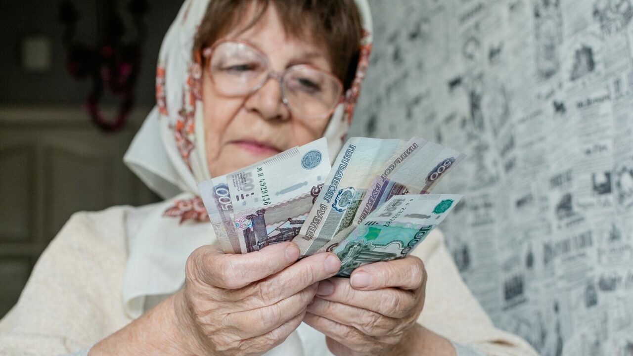 Трудовой стаж пересчитают с этого года: пенсии будут начисляться с применением новых условий Изучите предложенные изменения в законодательст...