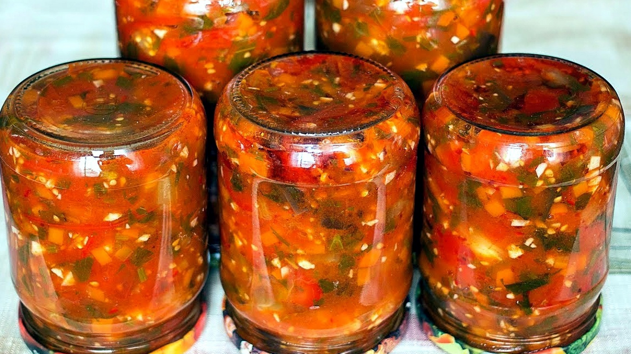 Салат из сладкого перца и баклажанов на зиму — потрясающая простая заготовка Салат из баклажанов и сладкого перца на зиму — ...
