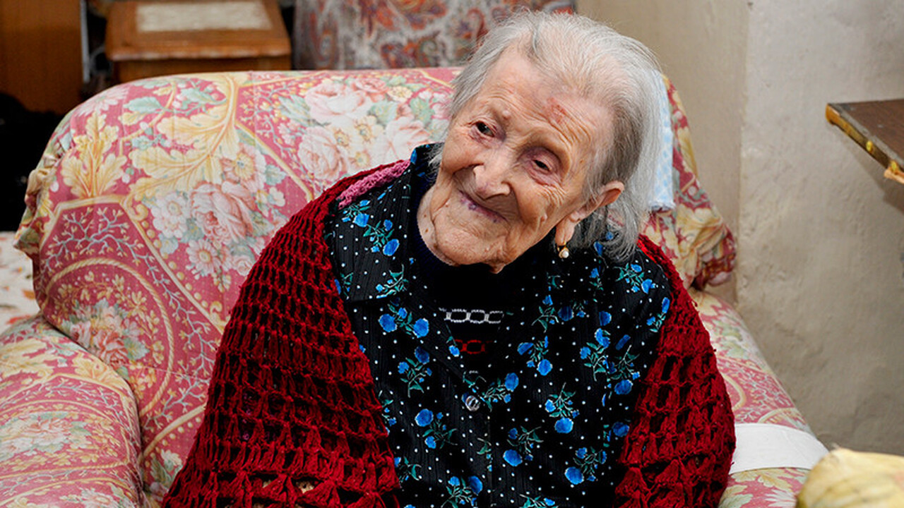 За долгие и счастливые 117 лет, которые она прожила, не ела ни фруктов, ни овощей, но в ее меню на протяжении жизни было всего одно блюдо Женщина, прожившая долгую жизнь, раскрыла секре...