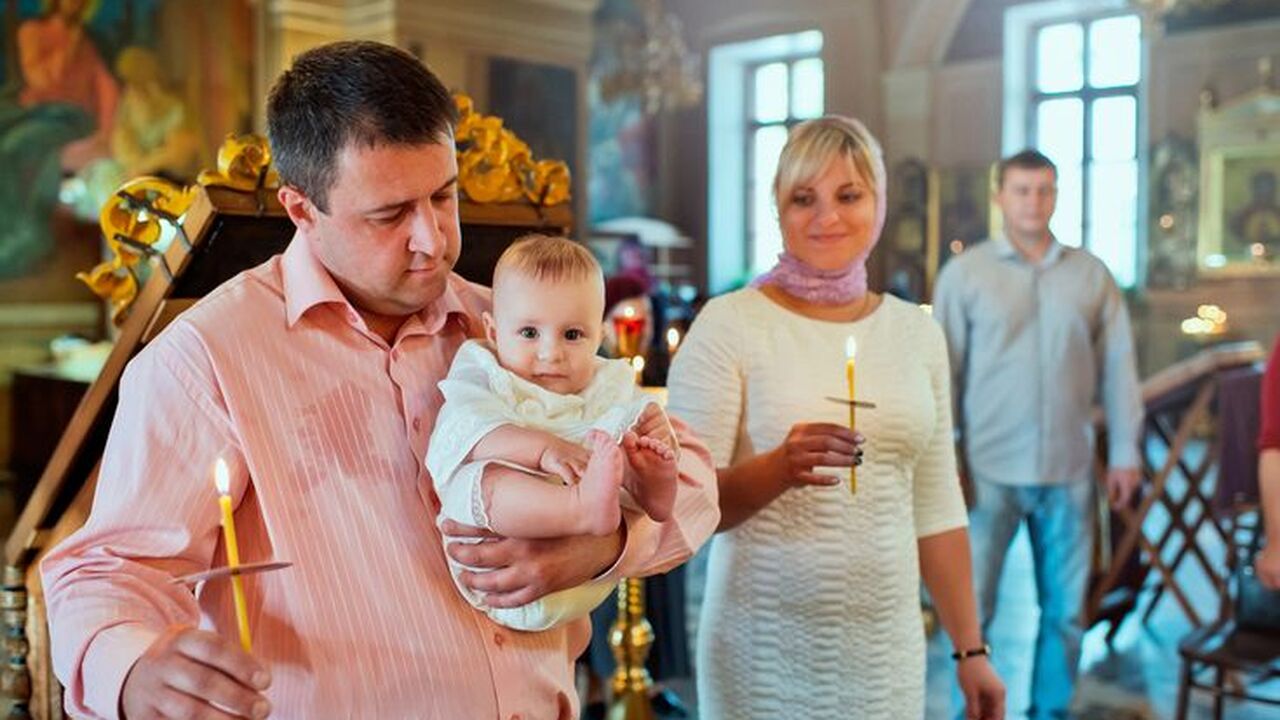 Священник пояснил, как выбирать крестных родителей для ребенка Иерей Георгий Максимов ответил на вопросы право...