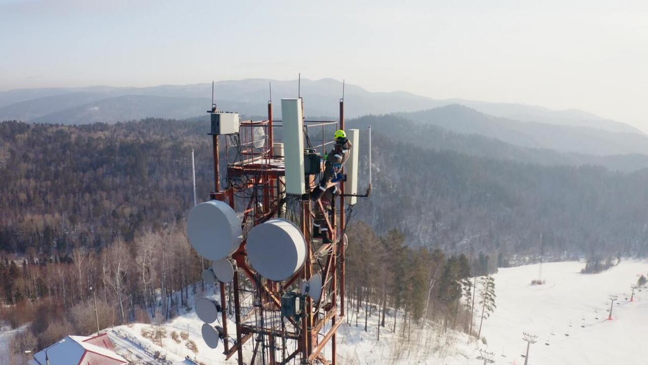 Т2, российский оператор мобильной связи, активн...