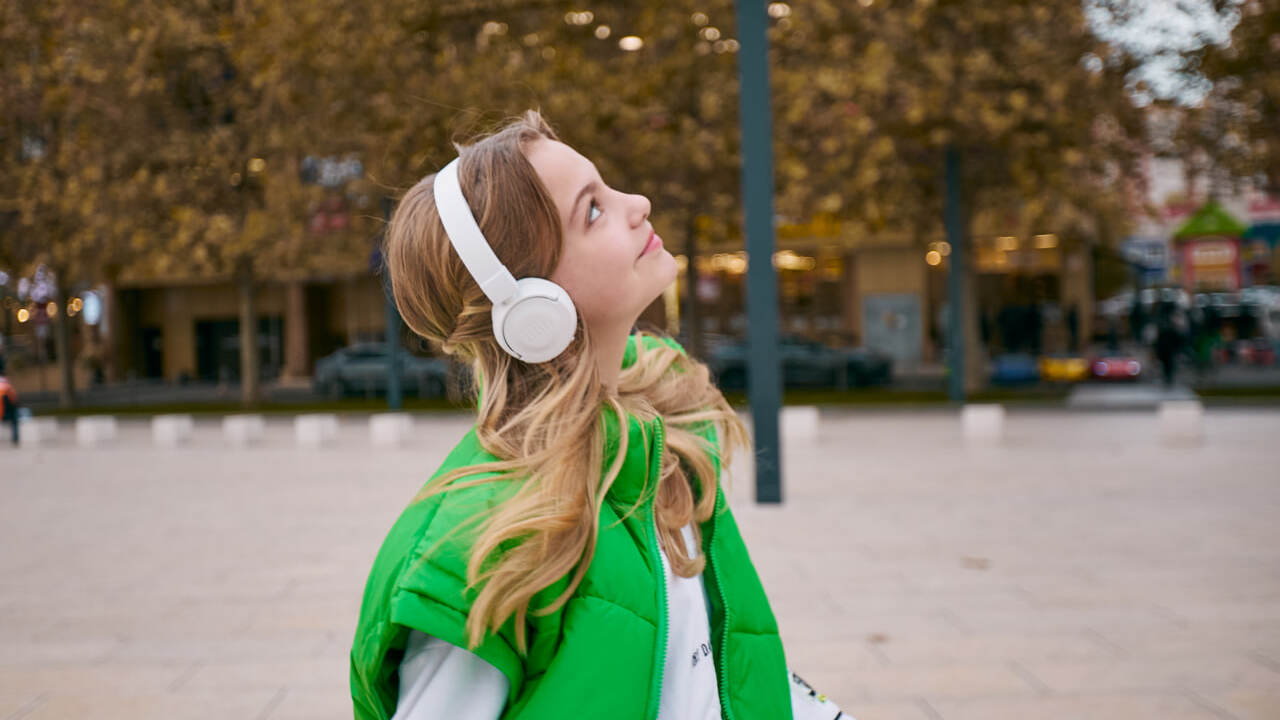 Мода на ретро: татарстанцы переходят на полноразмерные наушники Рынок аудиогаджетов в России переживает трансфо...