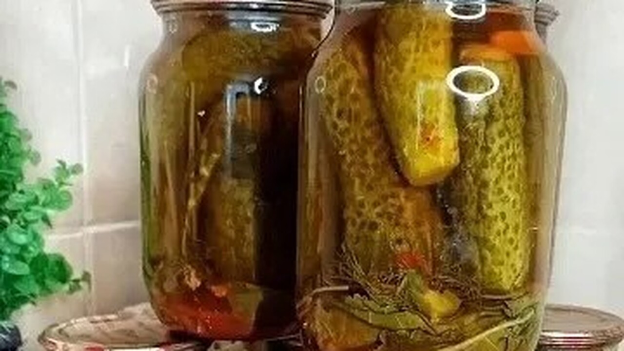 Вкуснейший рецепт засолки огурцов: очень просто и быстро Этот рецепт поможет вам приготовить вкусные, хр...