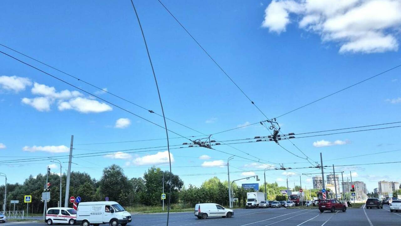 В Казани из-за оборванного провода остановились...