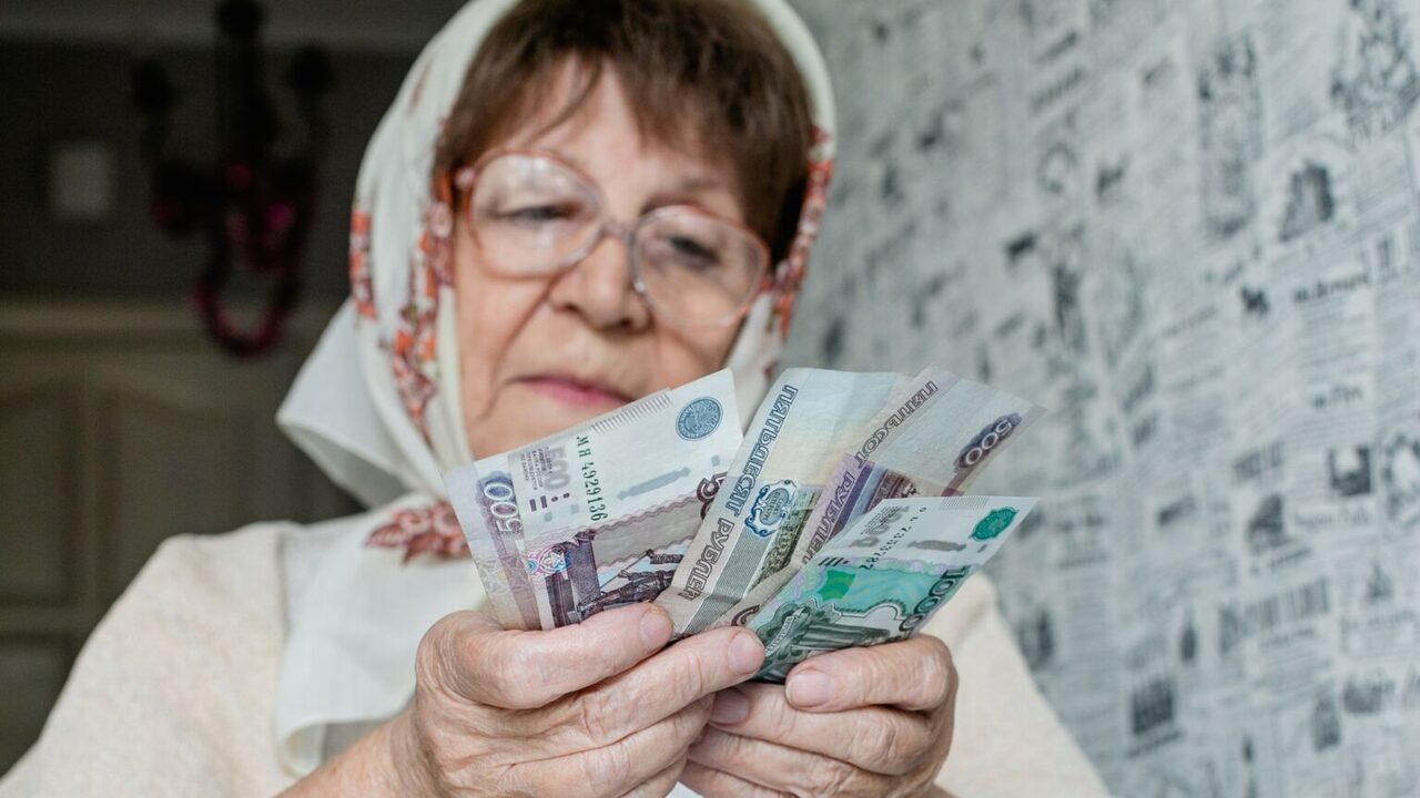 Как проверить старую сберкнижку и понять, сколько вам причитается: секреты расчётов, которые не знают многие Многие россияне по-прежнему хранят старые сберк...