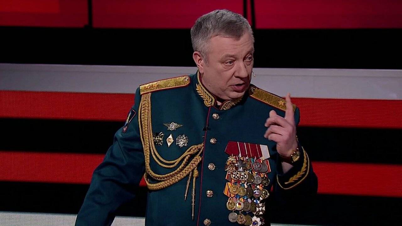 «Почему мы не можем еще завтра миллион мобилизовать»: генерал-лейтенант Андрей Гурулев рассказал о возможности мобилизации Генерал-лейтенант Гурулев обсудил вопросы связа...