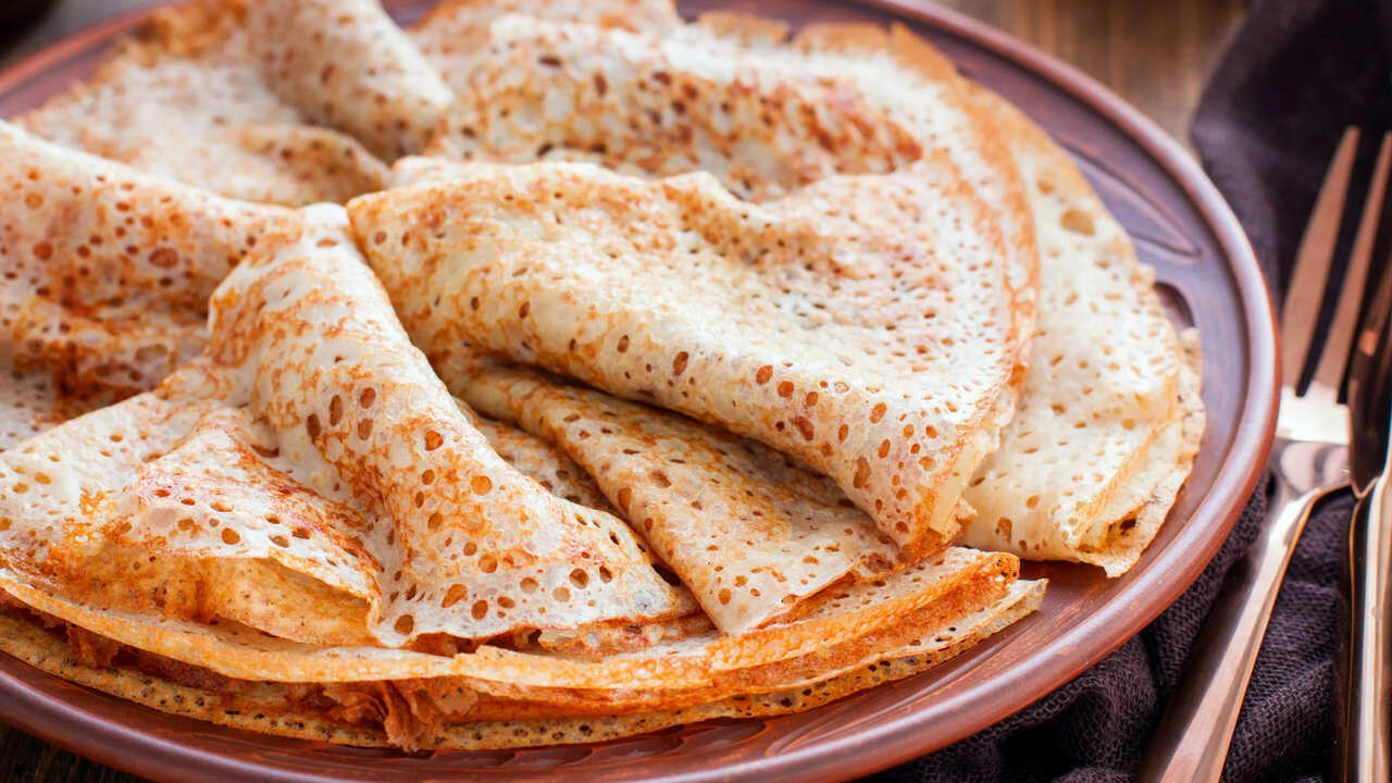 Вливаю это в тесто перед мукой: блины получаются кружевные и вкусные - тоньше бумажных листов Многие хозяйки знают, что настоящие тонкие, ажу...