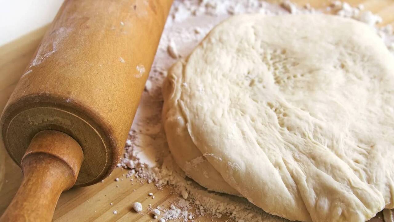 Джем кладём прямо в тесто – ни слоёв, ни раскатки, и пирог выходит пышным, мягким, не сухим Этот пирог получится у любого: не нужно ни начи...