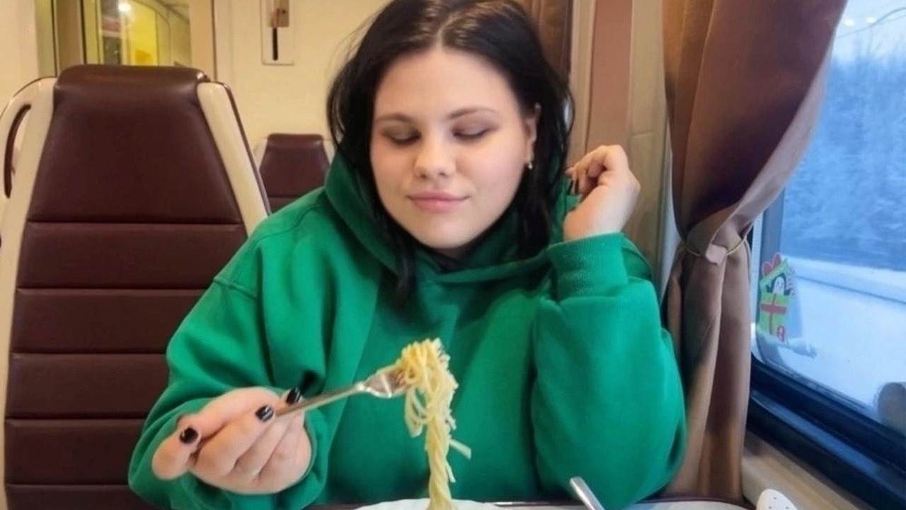 Никакой не "доширак": что нужно взять из продуктов в поезд, если в пути предстоит провести день и больше Что взять с собой в поездку на поезде: идеальны...