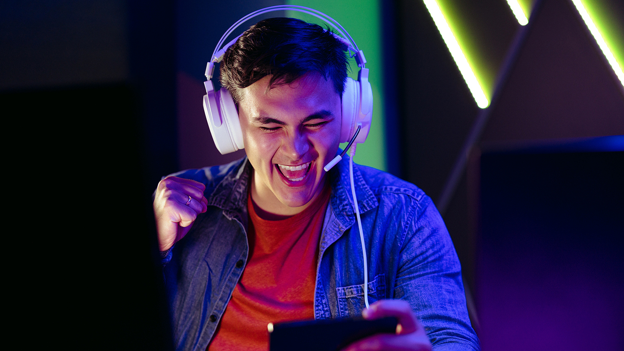 T2, российский оператор мобильной связи, расшир...