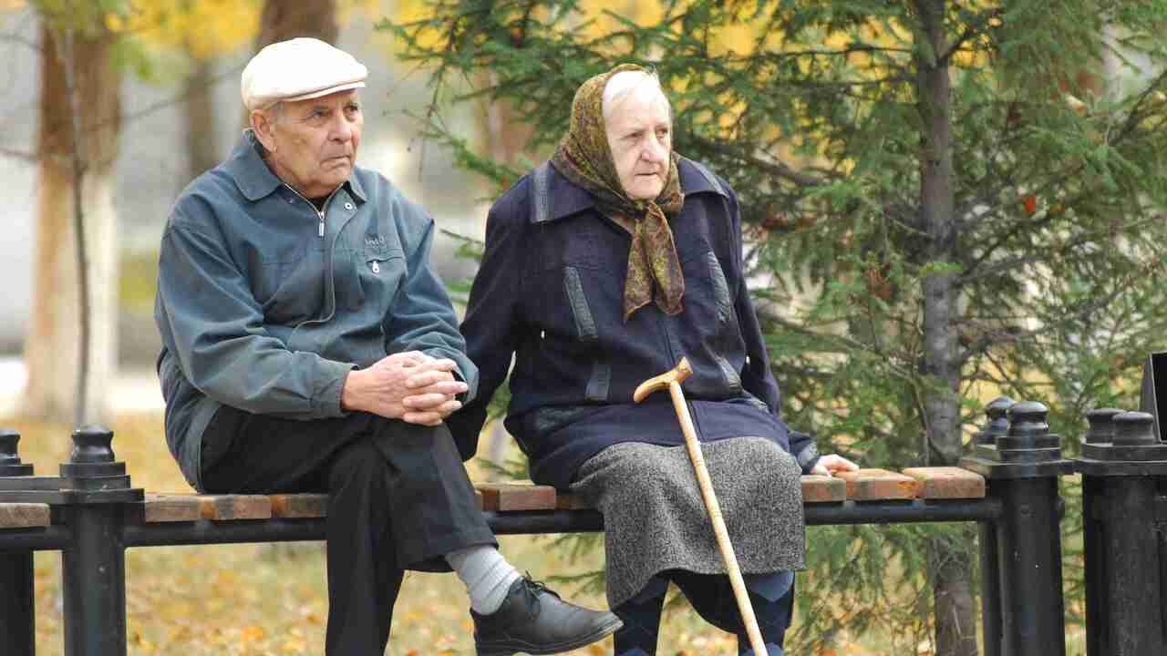 Пенсии пересчитают, уже с 1 августа будет новый размер: что ждёт пенсионеров России Однако увеличение пенсии будет незначительным и...