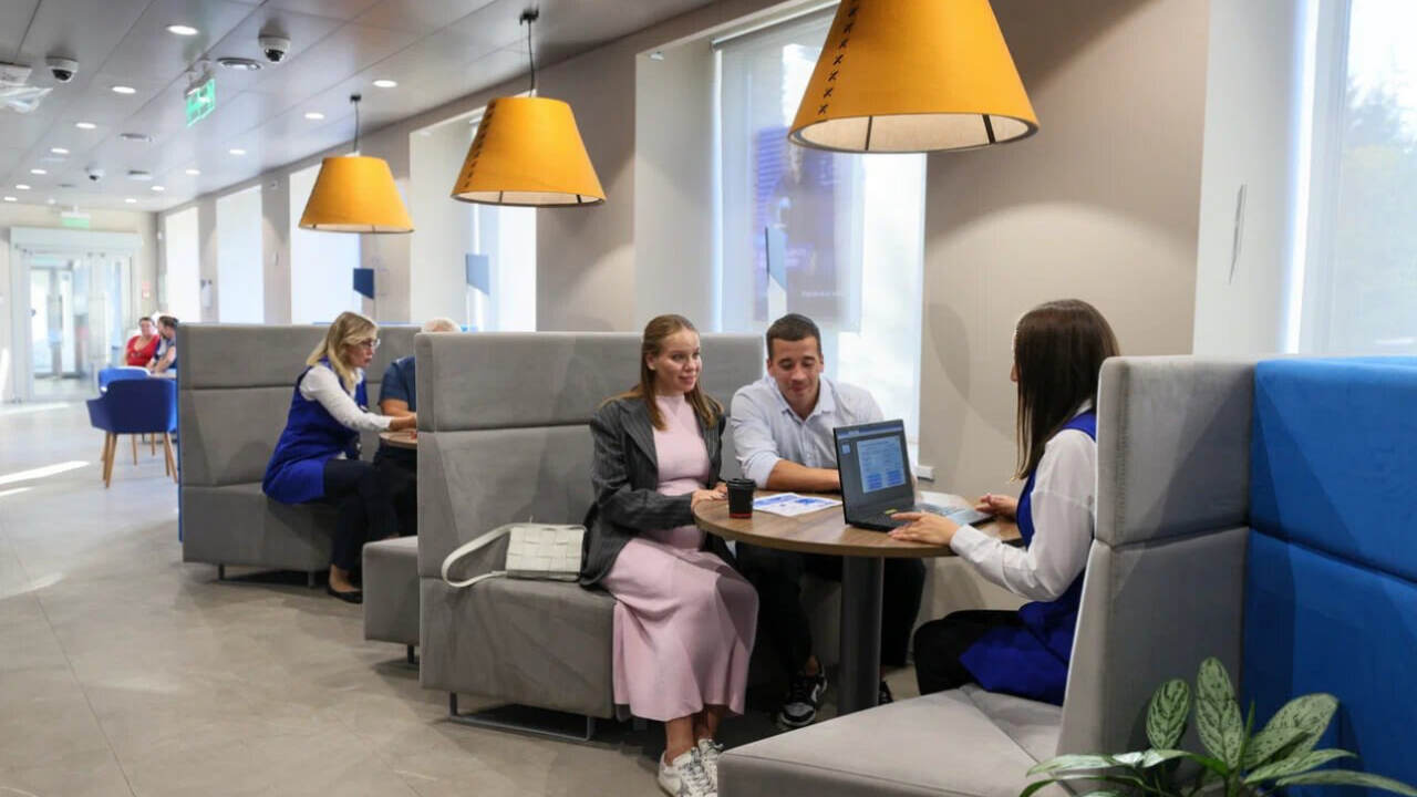 По данным ВТБ, средний остаток свободных средст...