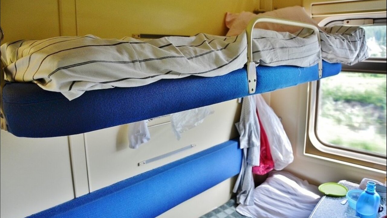 Не берите билеты даже бесплатно: эти места в плацкартном вагоне не просто так являются худшими — «боковушки» покажутся раем Советы по выбору удобного места в плацкартном в...