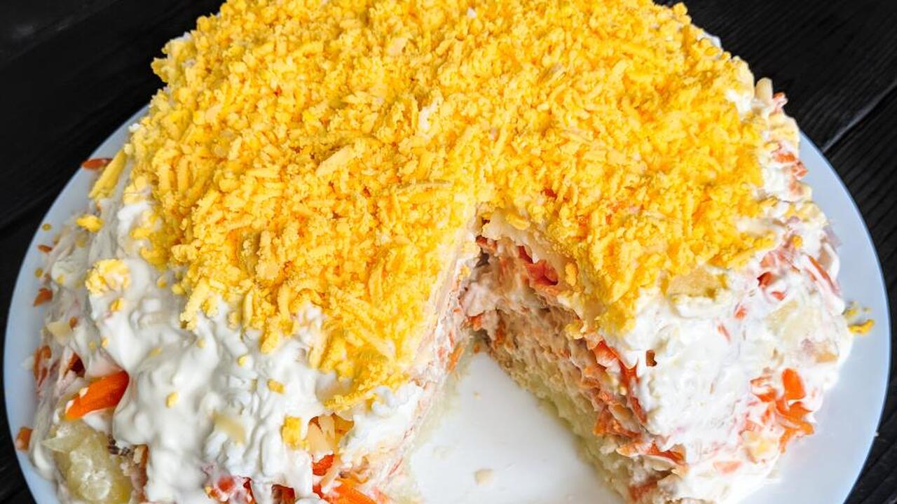 Салат «Простушка» — яркое сочетание дешевых ингредиентов! Вкусно и быстро Салат «Простушка» — это идеальное сочетание све...
