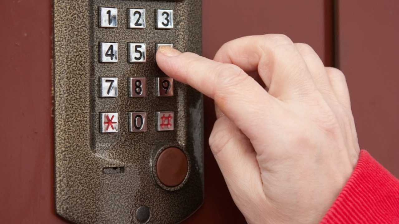 В Казани установят систему оповещения об угрозе БПЛА на 3,5 тысячи домофонов Еще 3,5 тысячи домофонов Казани оборудуют систе...