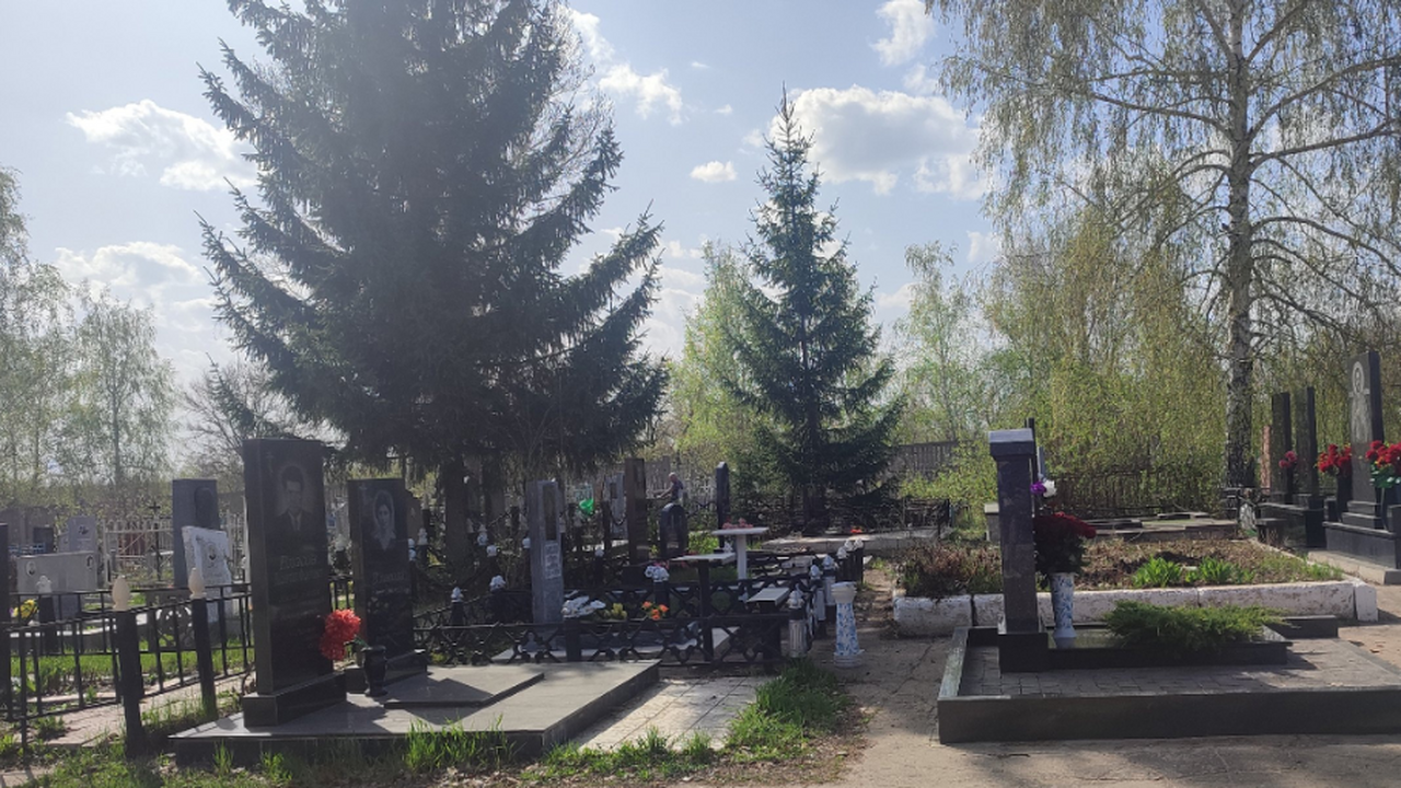 Священник рассказал, что не нужно класть в гроб Традиция класть вещи рядом с покойным существуе...
