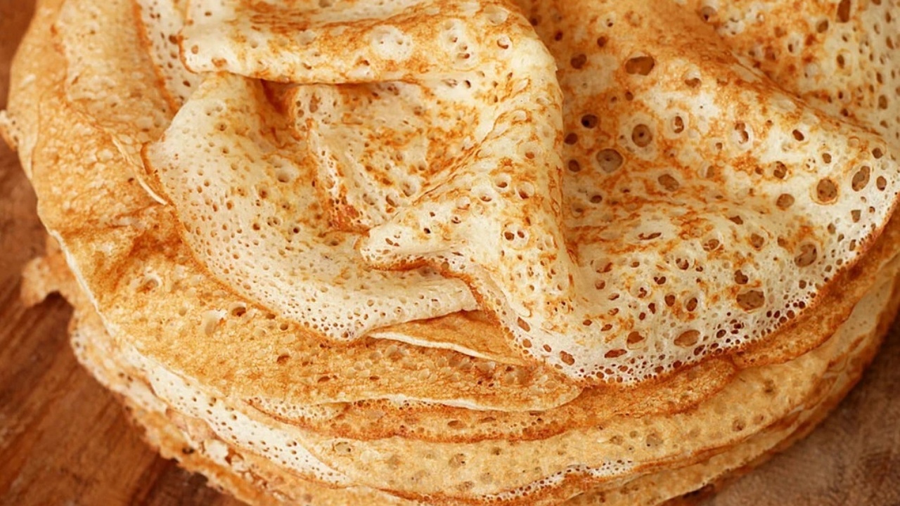 Добавляю в тесто перед мукой: блины выходят кружевные, нежные и вкусные Чтобы блины получались тонкими и кружевными, до...