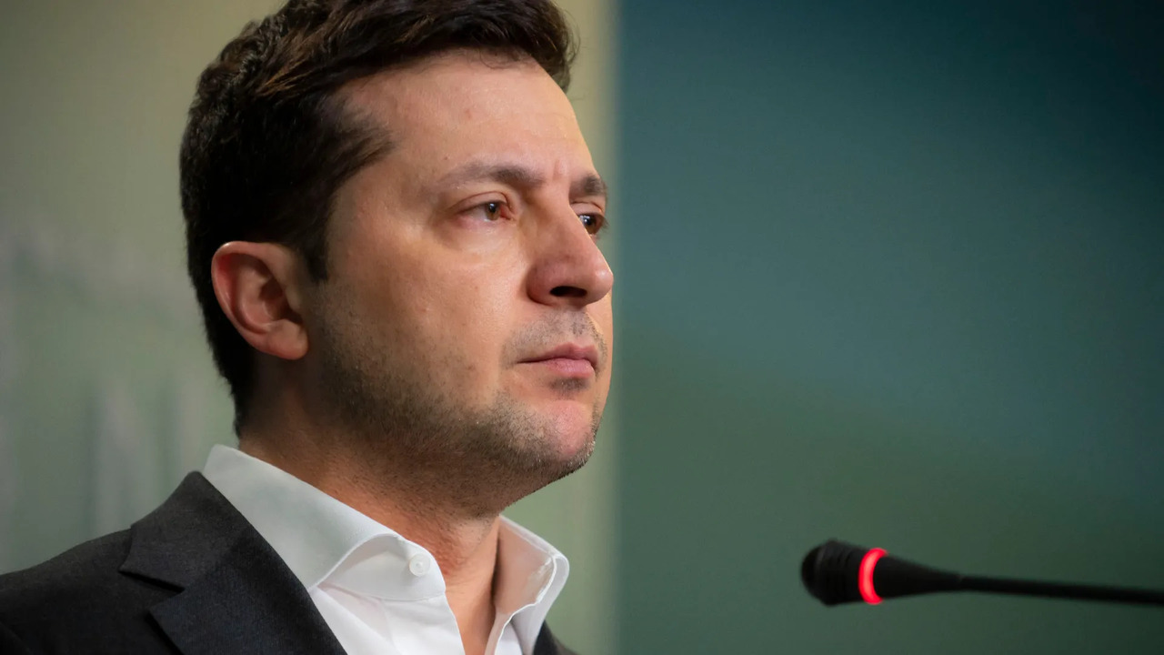 Грезят о горящем Кремле: в офисе Владимира Зеленского снова угрожают ударом по РФ На фоне напряжённой обстановки в преддверии пра...