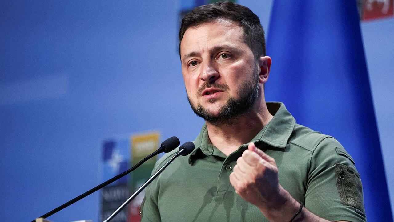 Зеленский обиделся на европейских политиков: упомянул Россию и Красную площадь Президент Украины Владимир Зеленский выразил не...