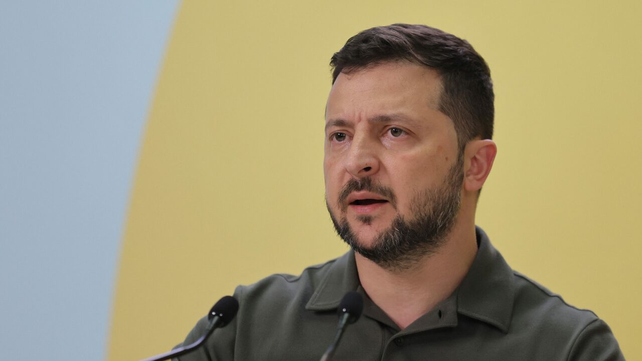 Зеленский угрожает терактом: подумывает бить по параду Победы в Москве Зеленский прокомментировал подготовку России к ...