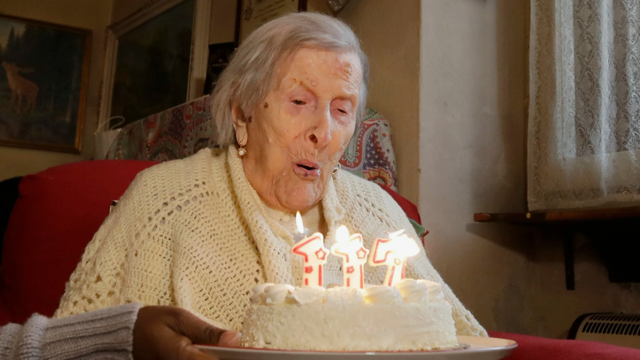 Она жила долгие 117 лет, не ела ни фруктов, ни овощей, но в ее меню на протяжении всей жизни было всего лишь одно блюдо Женщина-долгожительница рассказала, как ей удал...