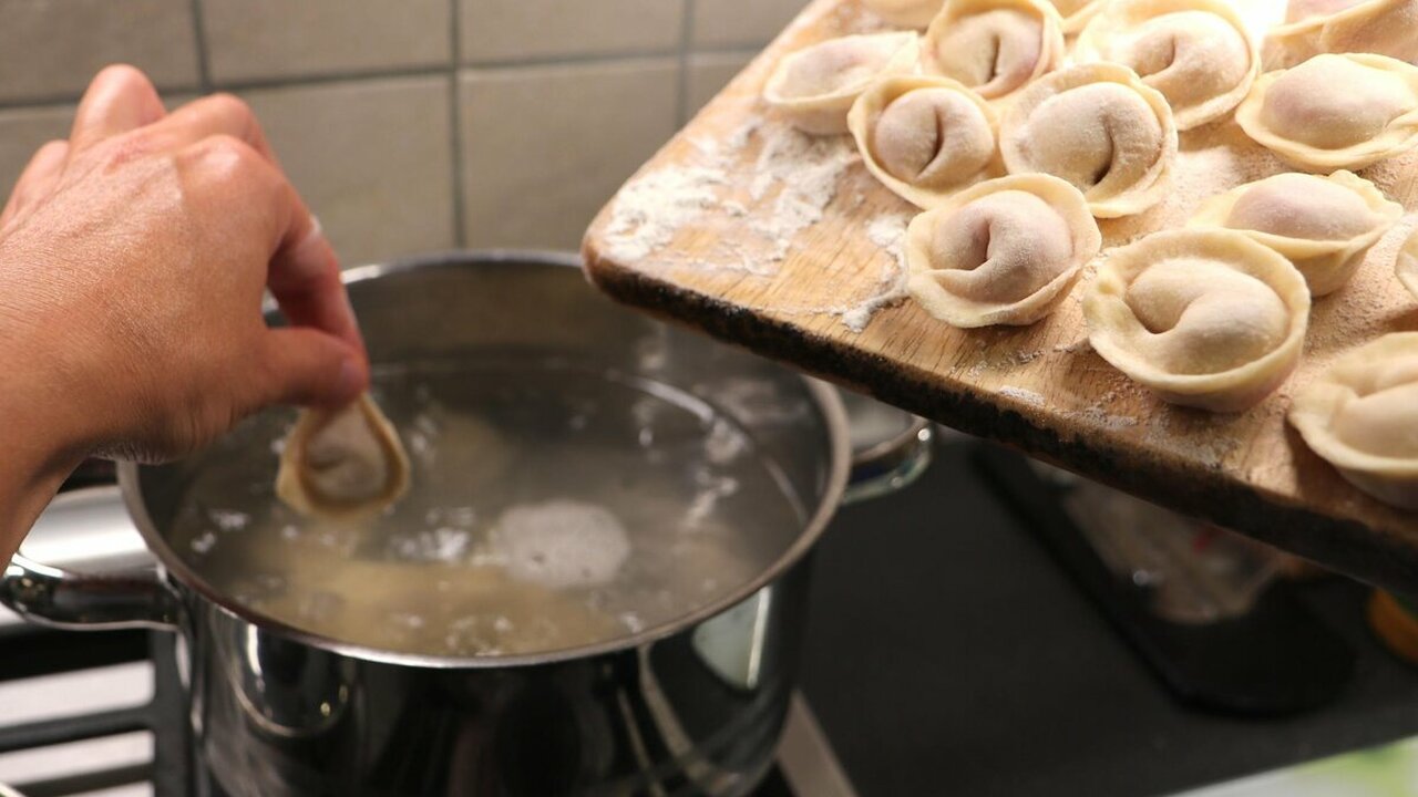 Пельмени — одно из самых популярных и быстрых б...