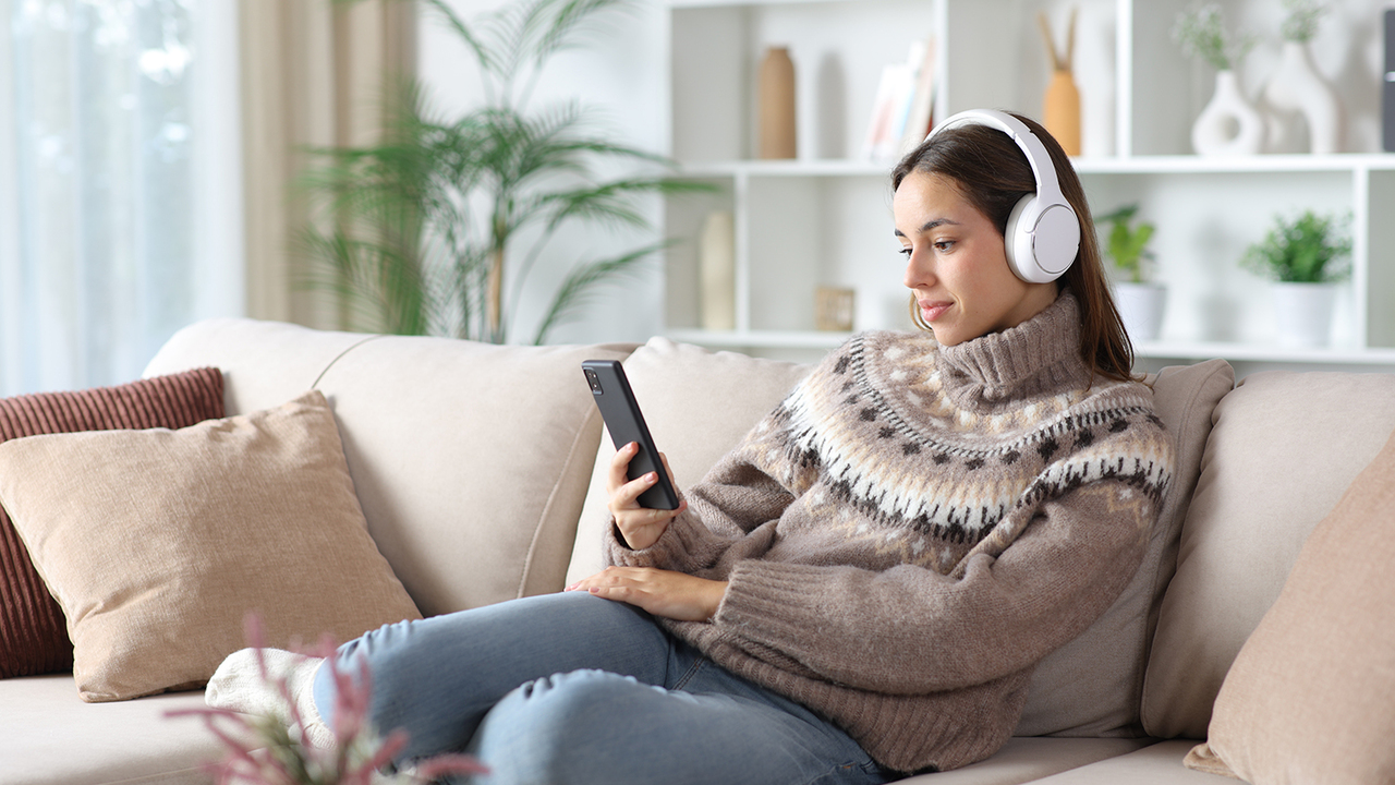 T2, российский оператор мобильной связи, укрепи...