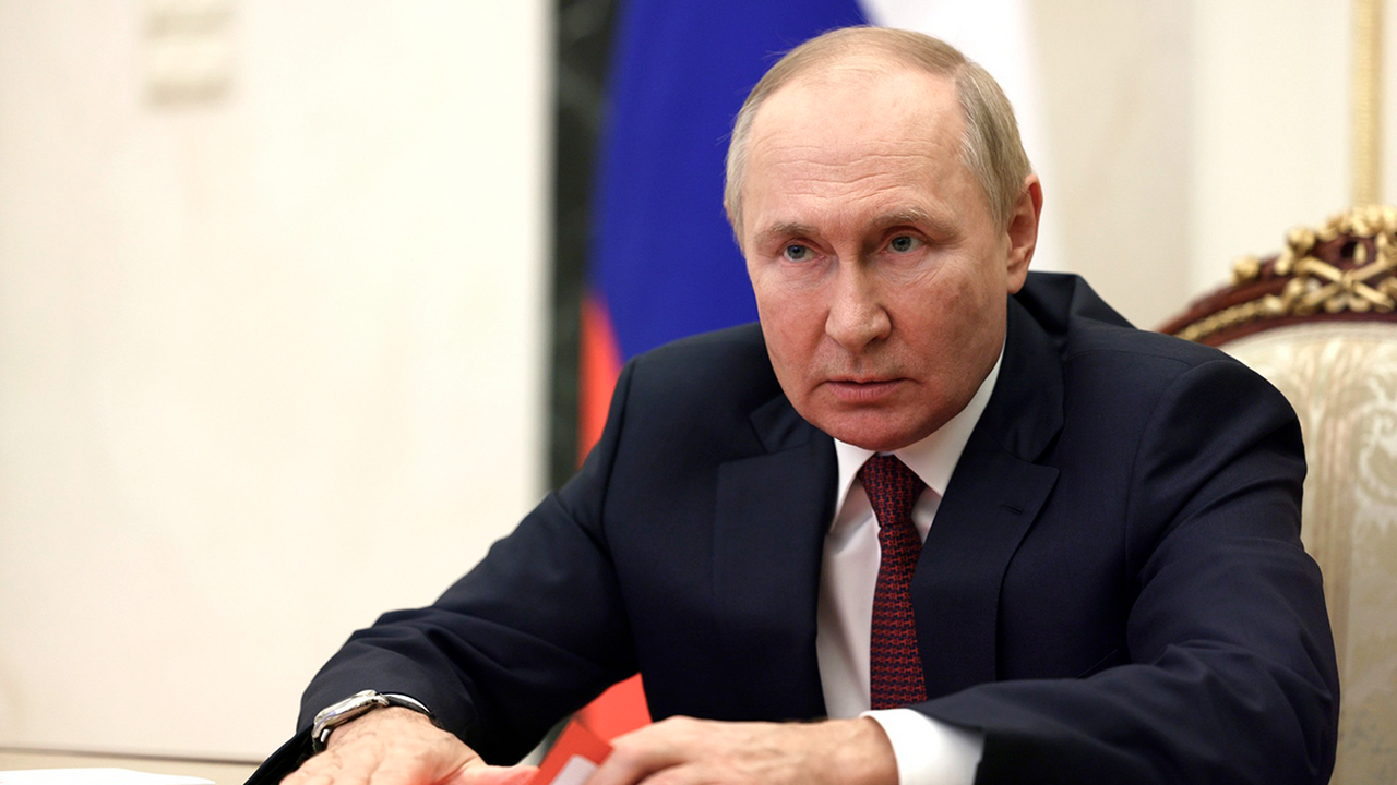 Мало кто заметил: фраза Владимира Путина, которая напугала не только Киев, но и Запад Экономист Михаил Хазин считает, что отказ Росси...