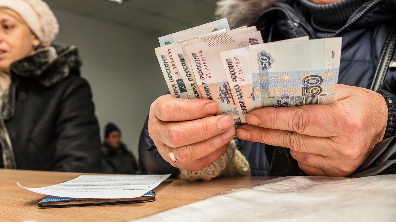 Летние надбавки к пенсиям уже скоро: кому и насколько повысят выплаты с июня в 2025 году С 1 августа 2025 года работающим пенсионерам пе...