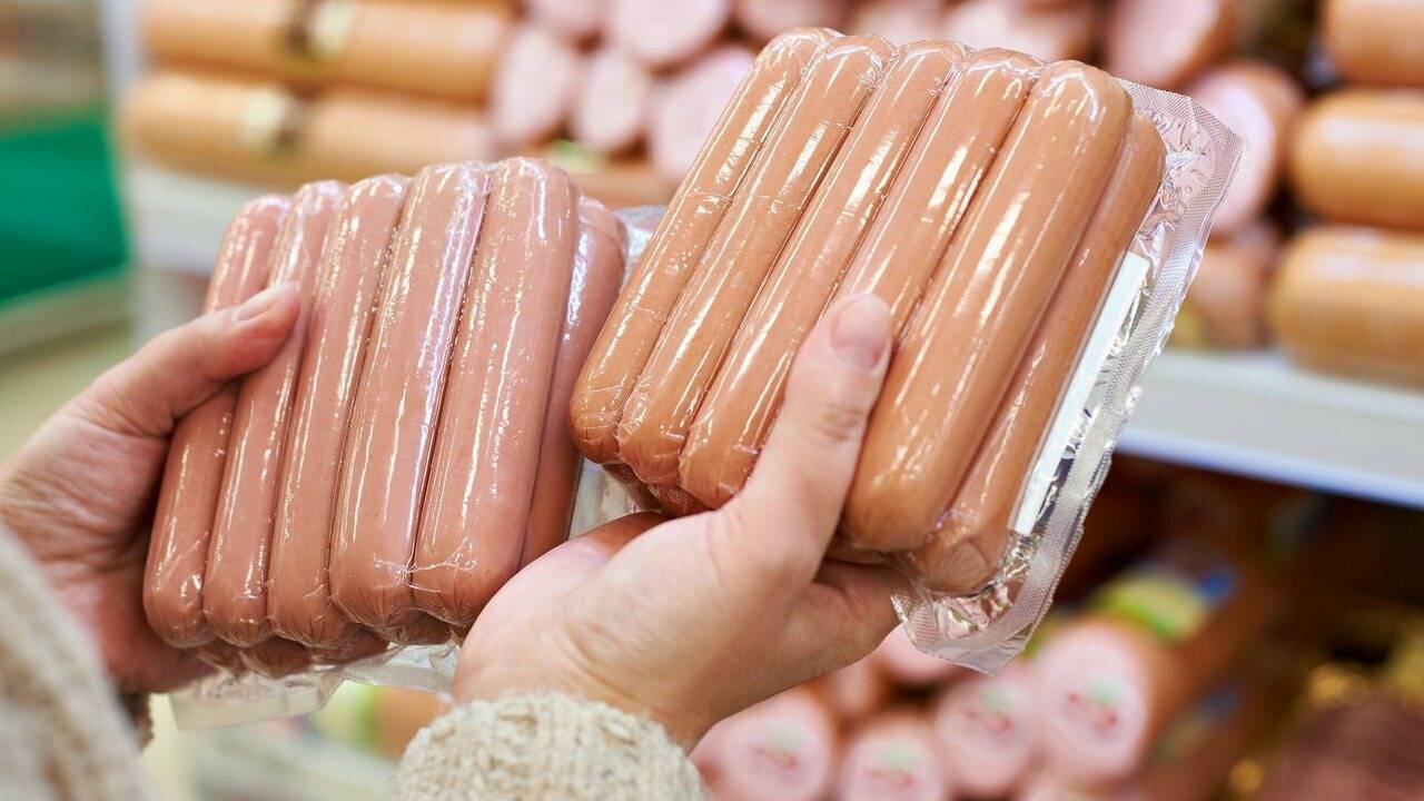 Можно безопасно покупать — там чистое мясо: Росконтроль назвал лучшие марки колбасы Колбаса, несмотря на свою популярность, часто с...
