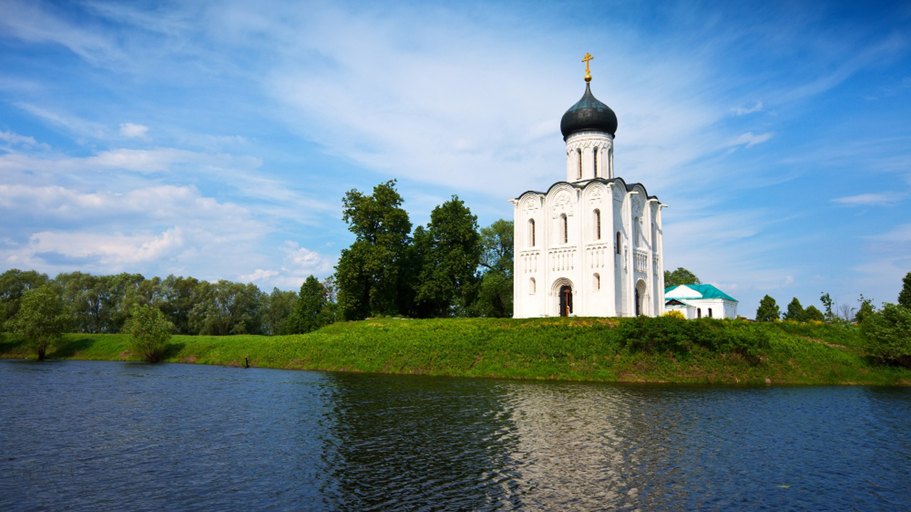 Крестное знамение перед храмом — это не формаль...