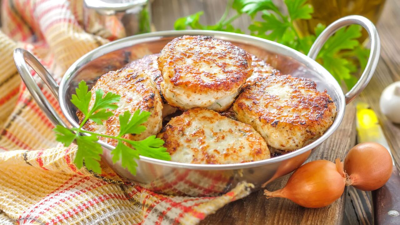 Домашние котлеты — это классика кухни, но тради...