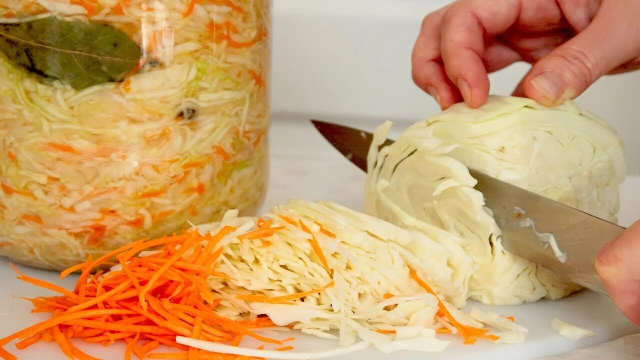 Квашеная капуста — одно из самых популярных и п...