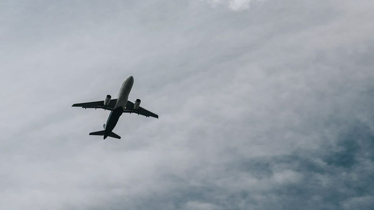 В аэропорте Казани во второй раз ввели ограничения на полеты В казанском аэропорту вновь ввели временные огр...