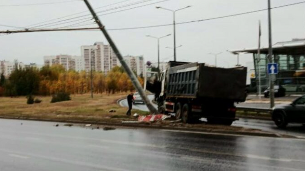 Специалистам пришлось на время остановить движе...