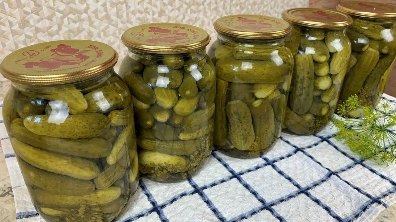 Вкуснейший рецепт засолки хрустящих огурцов: очень просто, а главное вкусно Для тех, кто ценит вкус домашних заготовок, это...