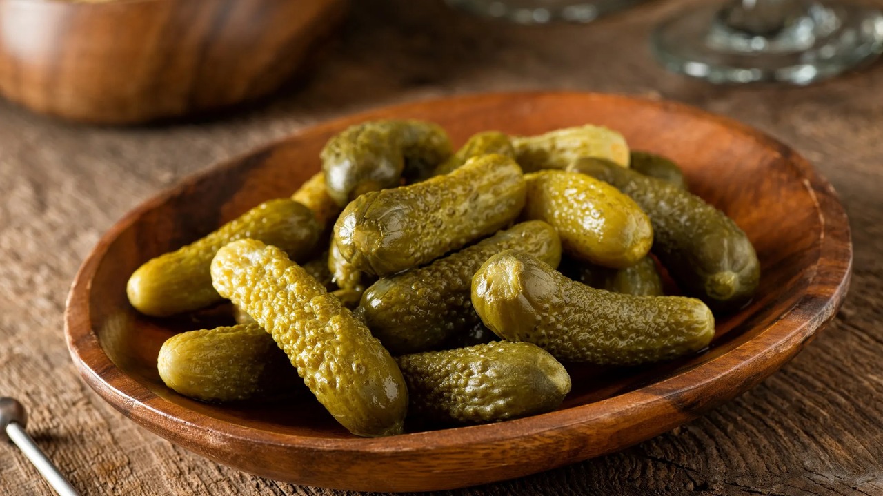Маринованные огурчики по-венгерски — хит лета: по вкусу — ум отъешь, по сложности — просто как яйца варить В этом сезоне многие хозяйки по достоинству оце...