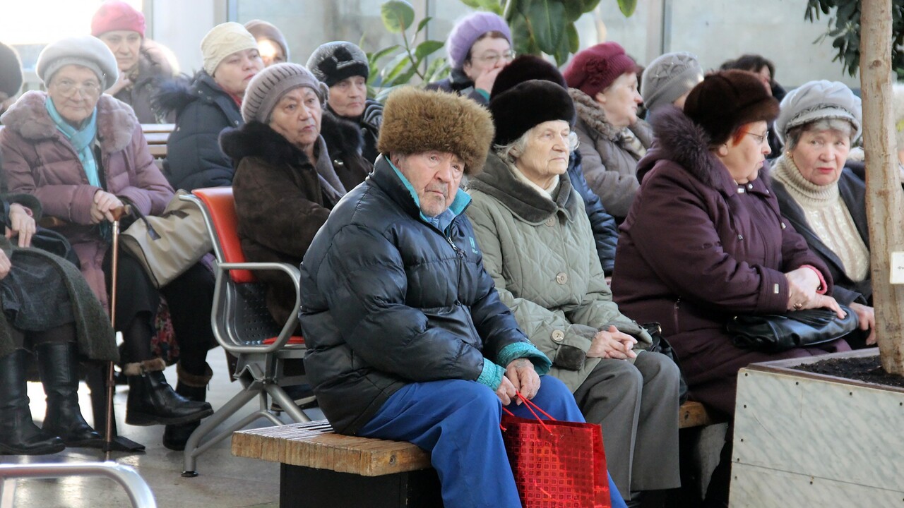 Указ утвержден. Пенсионеры, у которых пенсия ниже 32 577 рублей, получат приятную денежную выплату Поддержка для пенсионеров с низкими доходами: к...