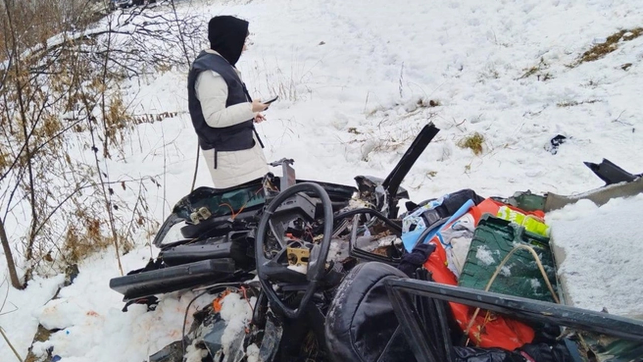 Новосибирец поспешил спасать людей из ВАЗа после ДТП с фурой — и был потрясен увиденным На трассе Р-255 «Сибирь» в Новосибирской област...