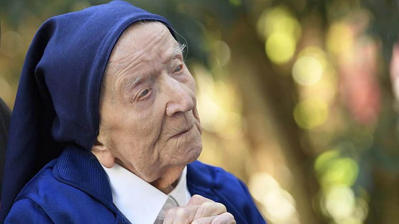 Она прожила 117 долгих лет, не ела ни овощей, ни фруктов, но в ее меню на протяжении жизни сохранялось всего одно блюдо История долгожительницы показывает: здоровье за...