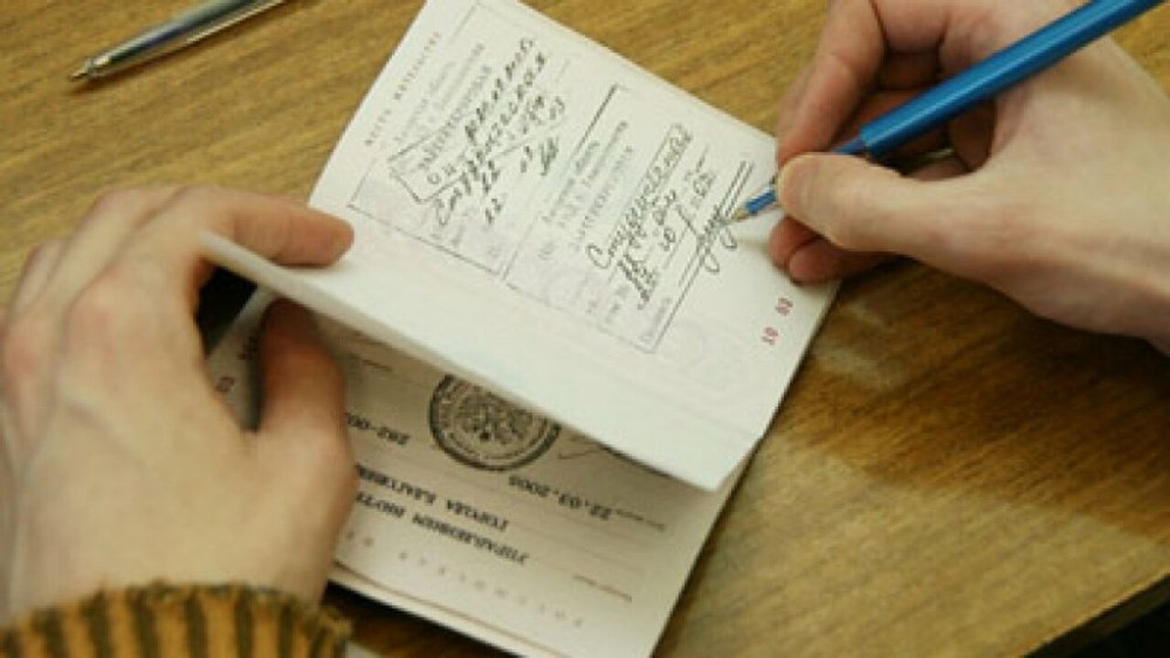 «Они больше не останутся жить одни»: собственникам грозит законное подселение незнакомцев в квартиру Владелец недвижимости обязан не только наслажда...