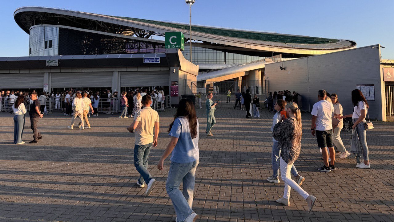 Иногда жизнь кажется театром, где нами управляю...