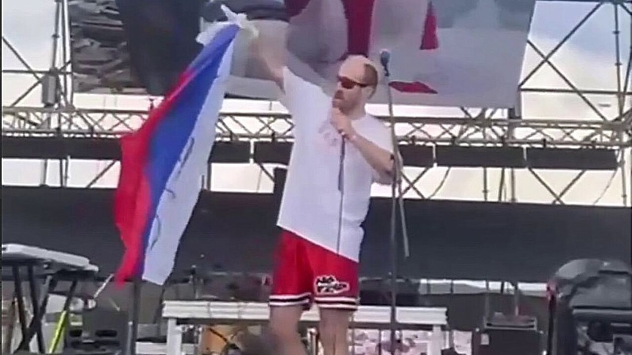 «Заставим целовать»: в России ответили на осквернение флага РФ в Грузии Российские власти возбудили уголовное дело посл...