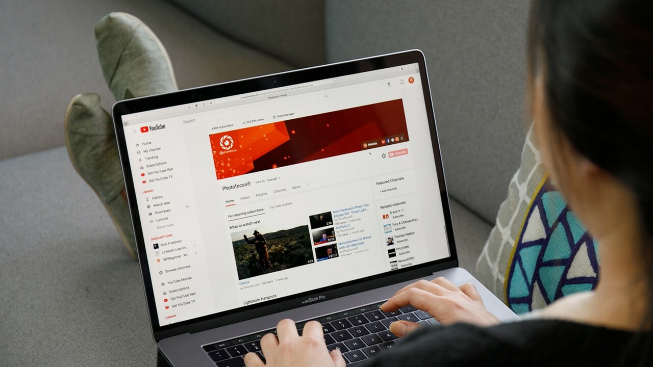 YouTube, популярная платформа видеохостинга, об...