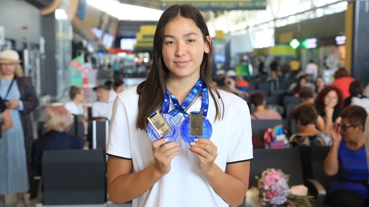 Казанская пловчиха Софья Дьякова начала тренировки перед чемпионатом мира Казанская пловчиха Софья Дьякова прилетела на Ч...