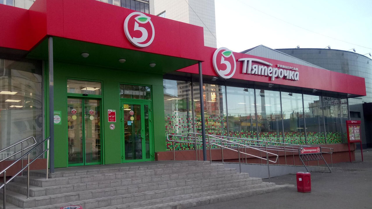Как продавцы в магазине «Пятёрочка» теперь нагревают пенсионеров: вот, такой трюк проворачивают по вашим пенсионным Система скидок для пенсионеров в "Пятерочке" пр...
